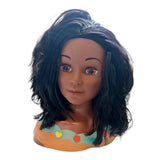 Prachtige pop met volle, donkere haren voor het stylen. Te koop bij Colouful Goodies.