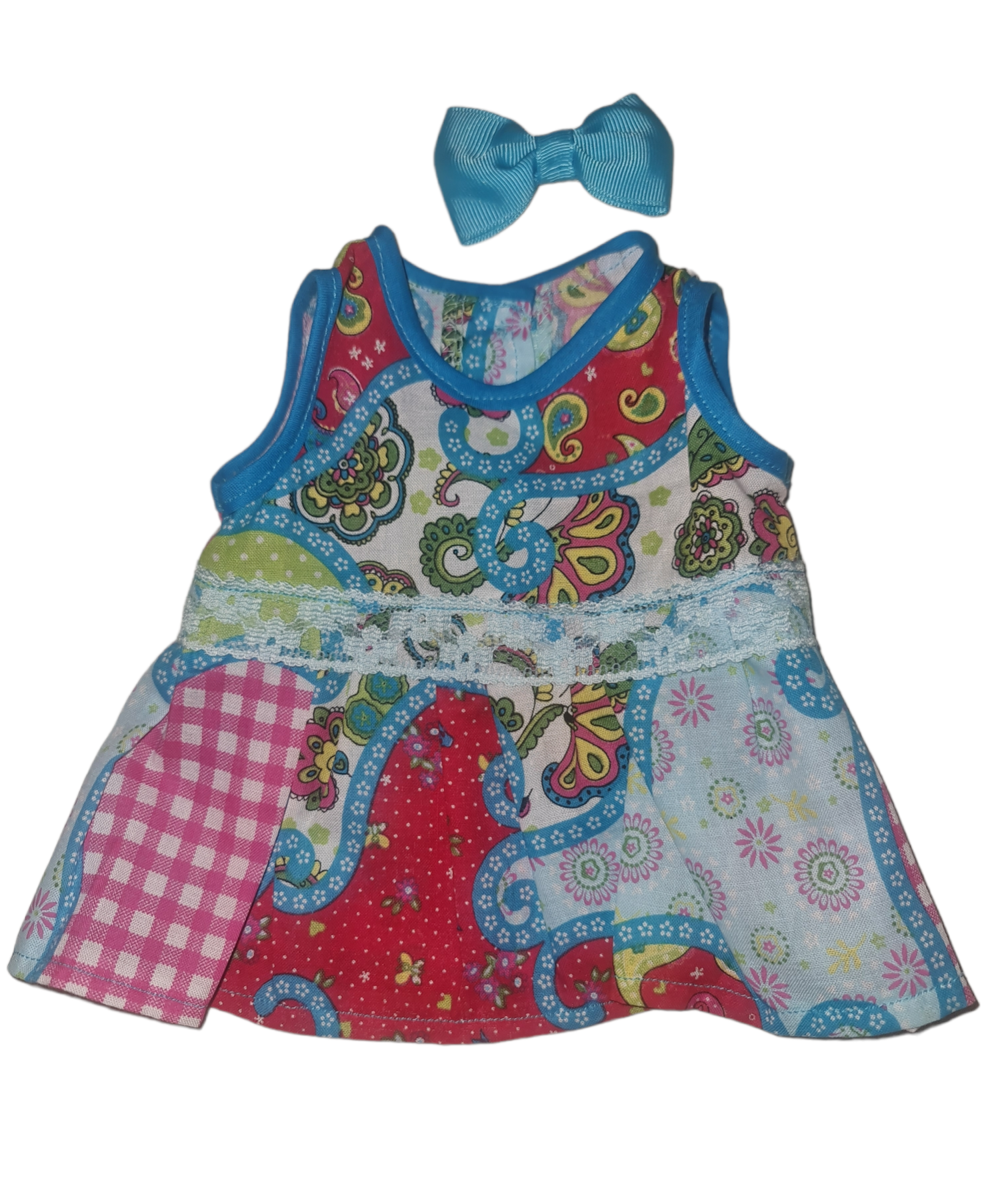 Speel, leer en groei met Poppen jurkje patchwork ruit van Colourful Goodies - Inclusiviteit in elk detail.