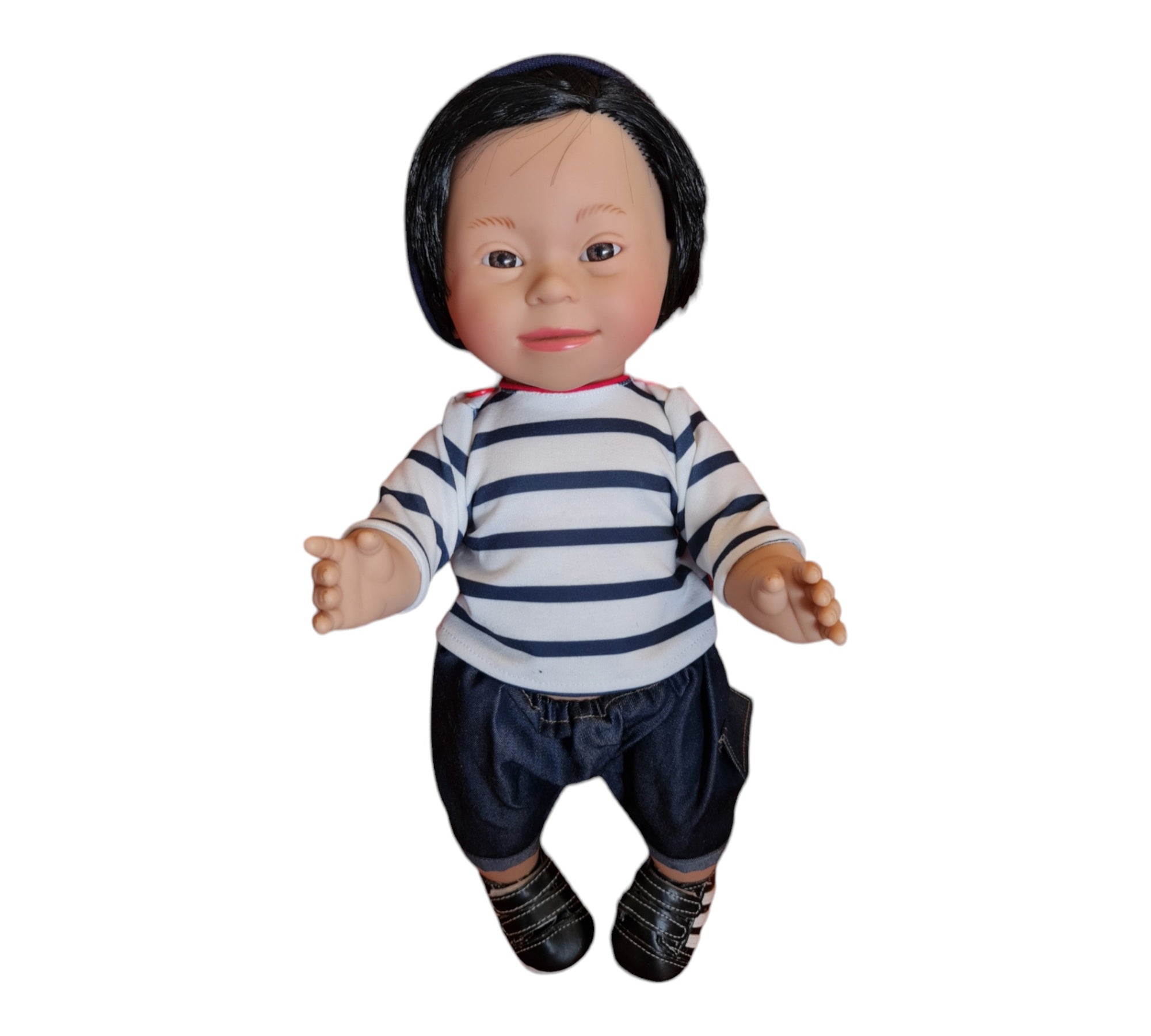 Speel, leer en groei met Joey casual asian van Colourful Goodies - Inclusiviteit in elk detail.