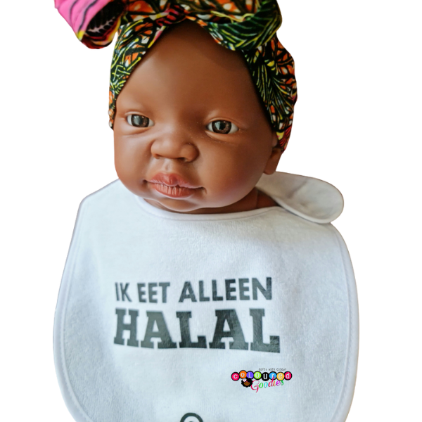Speel, leer en groei met Slabbetje Ik eet alleen Halal van Colourful Goodies - Inclusiviteit in elk detail.