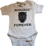 Speel, leer en groei met WAKANDA FOREVER rompertje van Colourful Goodies - Inclusiviteit in elk detail.