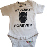 Speel, leer en groei met WAKANDA FOREVER rompertje van Colourful Goodies - Inclusiviteit in elk detail.