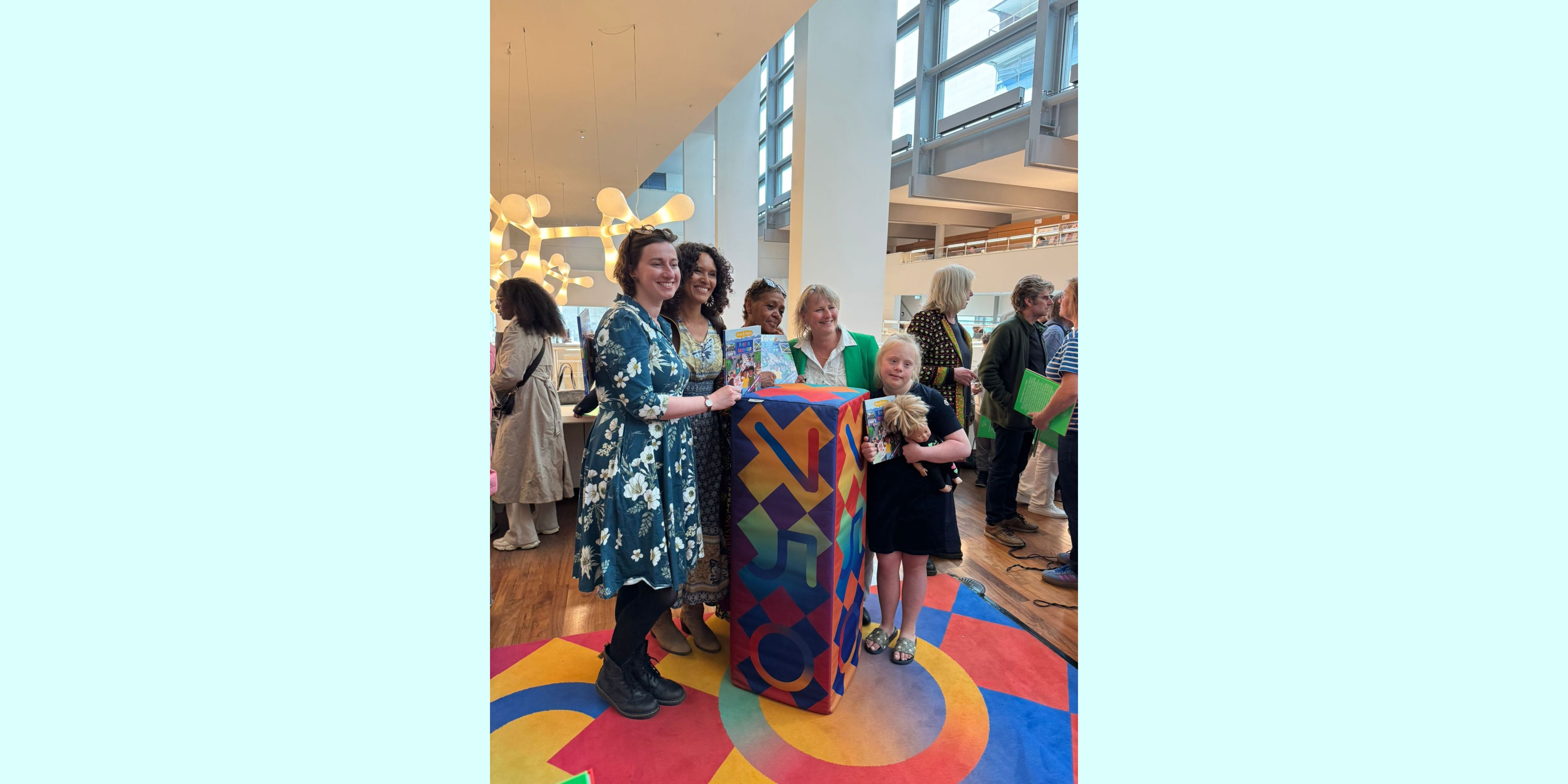 Alle Amsterdamse basisschoolleerlingen ontvangen het boek “Nine en Mella – Feest in Amsterdam!” van Ellen Brudet