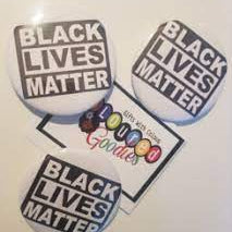 Speel, leer en groei met Button Black Lives Matter van Colourful Goodies - Inclusiviteit in elk detail.