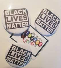 Speel, leer en groei met Button Black Lives Matter van Colourful Goodies - Inclusiviteit in elk detail.